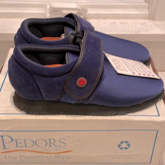 Pedors Orthopedic Shoes with Velcro Strap Brand New Never Worn - Picture 2 of 11